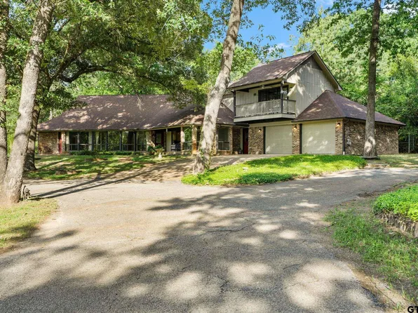 904 E South St, Lindale, TX 75771