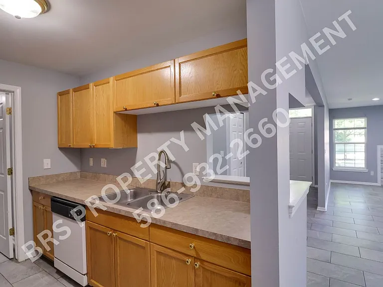 5300 Pine Aires Dr — Photo 6
