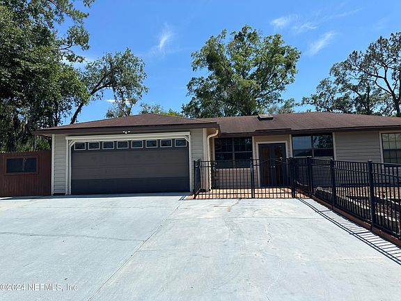 3rd image of 2933 DAKOTA Drive