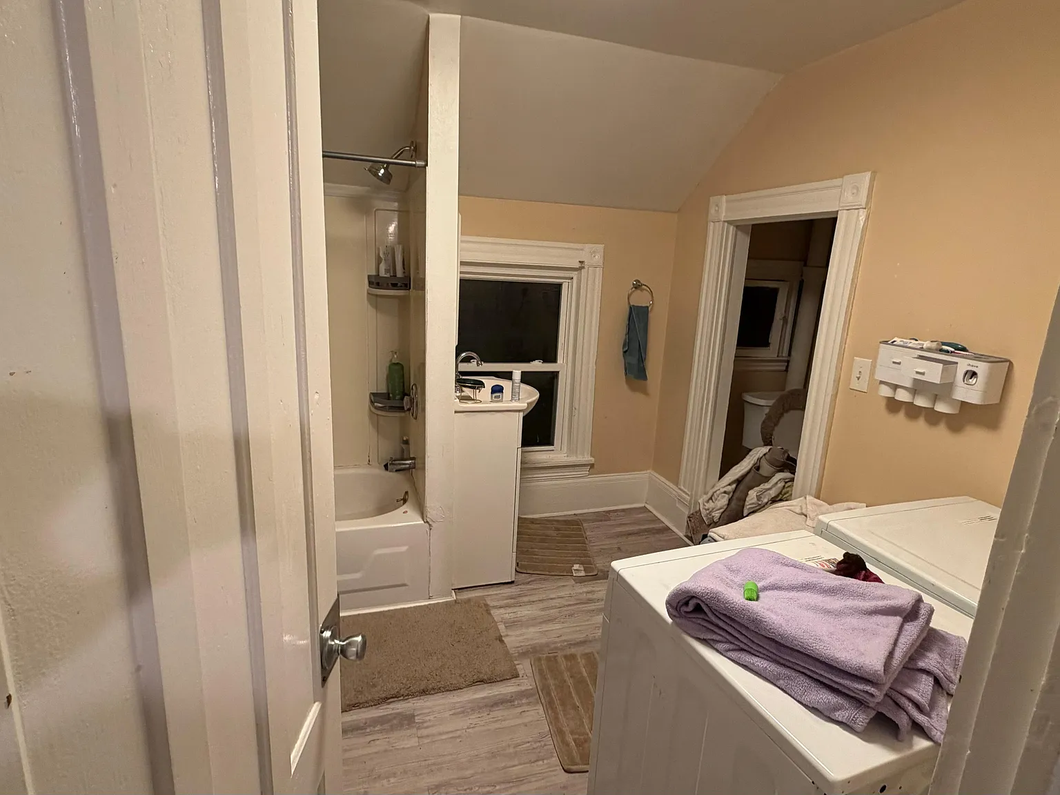 3 bed, $1,600 — Photo 1