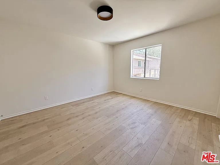 1031 Coronado Ter — Photo 16