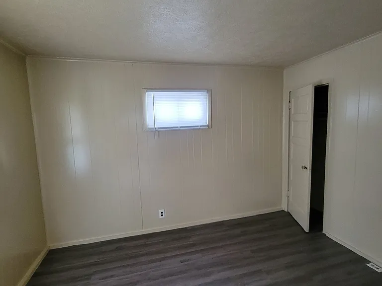 1613 Lawton Ave — Photo 5