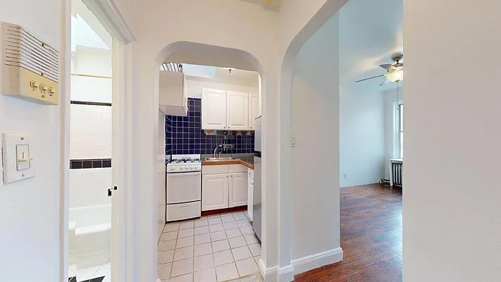 Rented by Bond New York | media 13