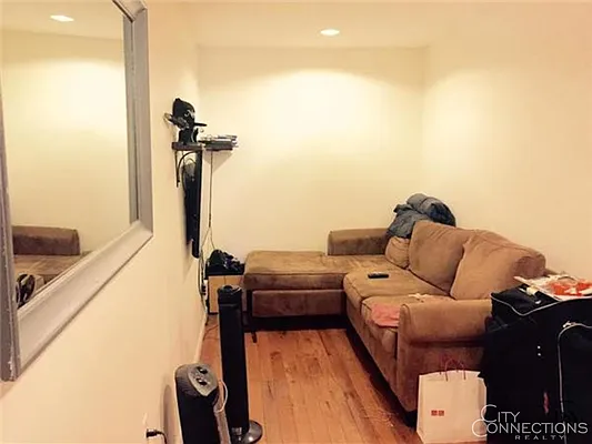 Rented by City Connections Realty | media 6