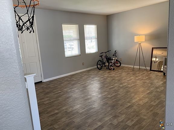 4th image of 1218 Riverview Ave
