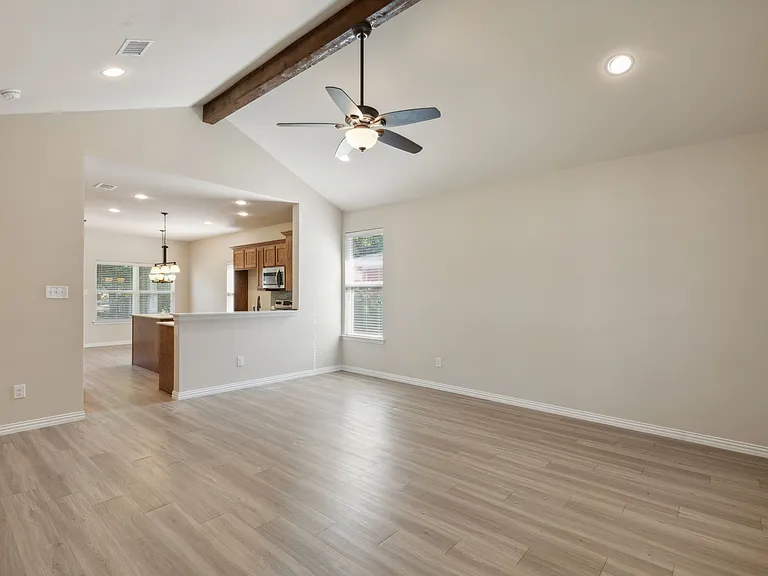 731 W Bond St — Photo 5