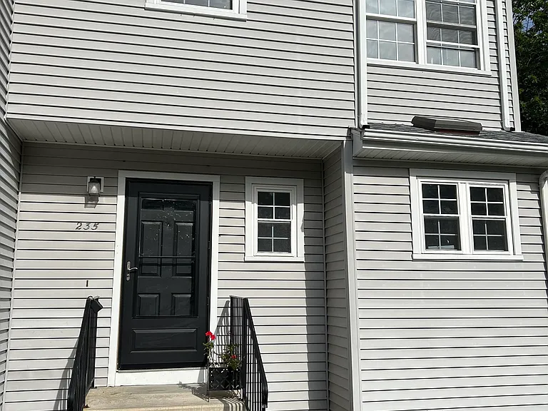 235 Red Oak Ln #235 — Photo 2