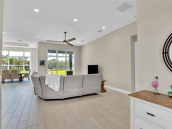 4th image of 105 Night Hawk Way