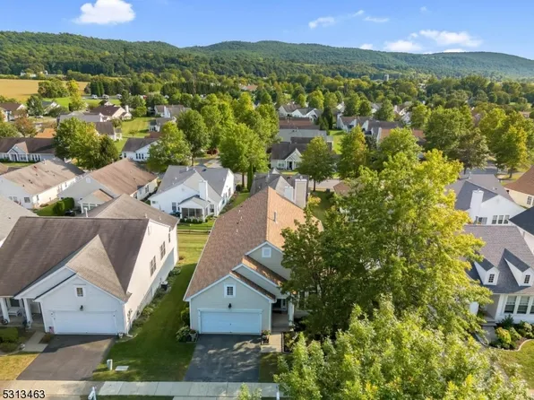 63 Kensington Cir, White Twp., NJ 07823