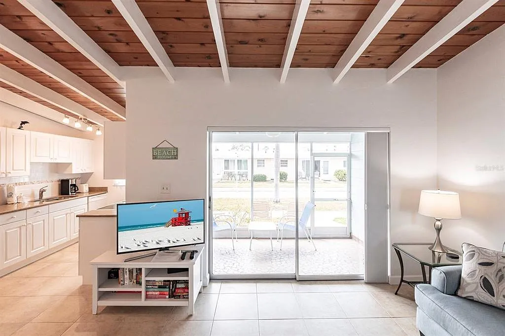 1 bed, 1.0 bath, 600 sqft, $5,370 — Photo 4