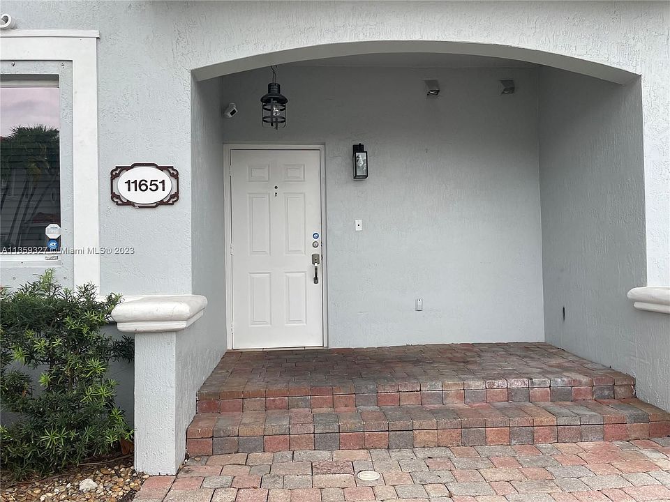 1st image of 11651 NE 18th Dr