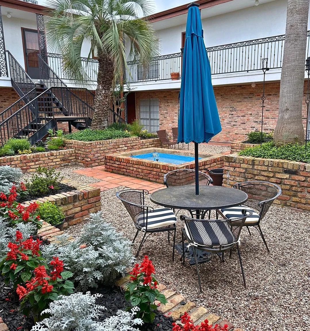 2 bed, 911 sqft, $2,200 — Photo 3