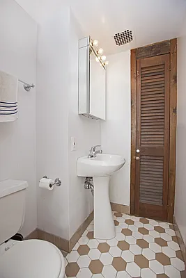 Rented by Avi Nash Associates | media 7