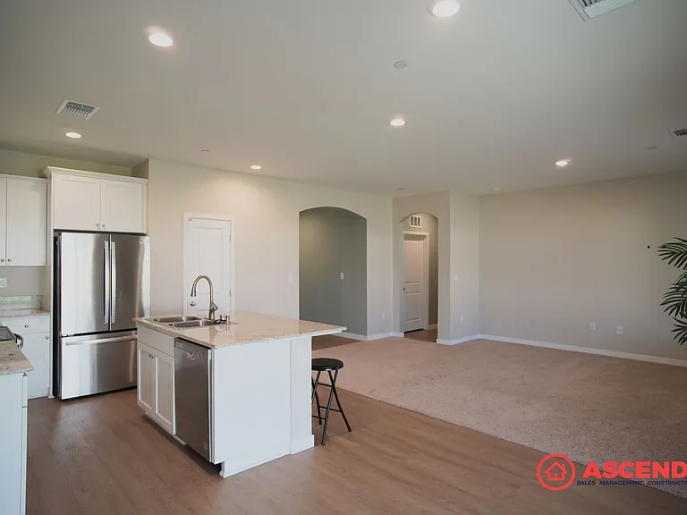 1018 Warwickshire Ave — Photo 13