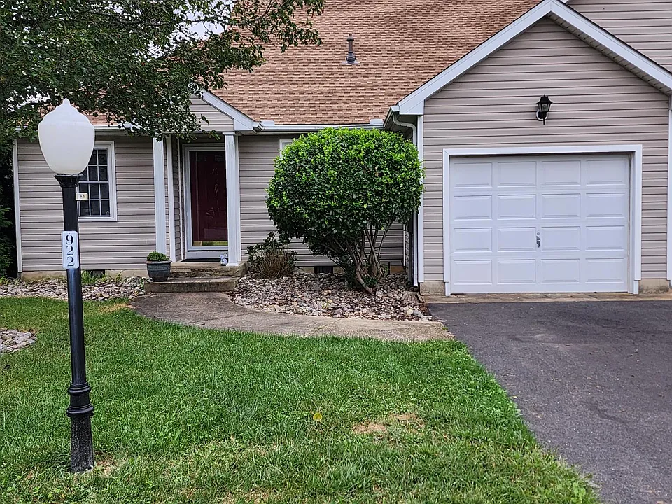 922 Rosalie Way