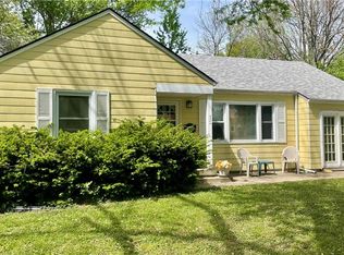 9004 E 73rd St, Raytown, MO 64133