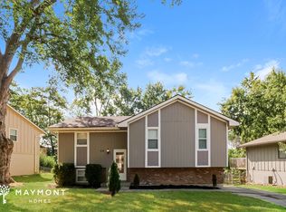316 NE Lakeview Dr, Blue Springs, MO 64014