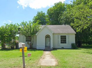 901 N Howeth St, Gainesville, TX 76240