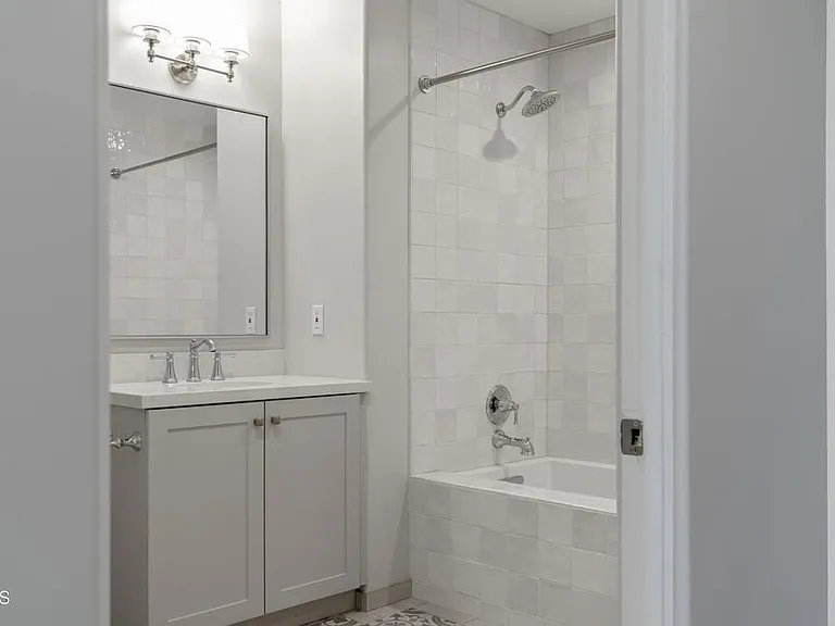 533 E Union St #501 — Photo 13