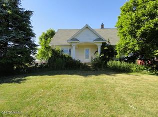 1224 W Parmeter Rd, Ionia, MI 48846