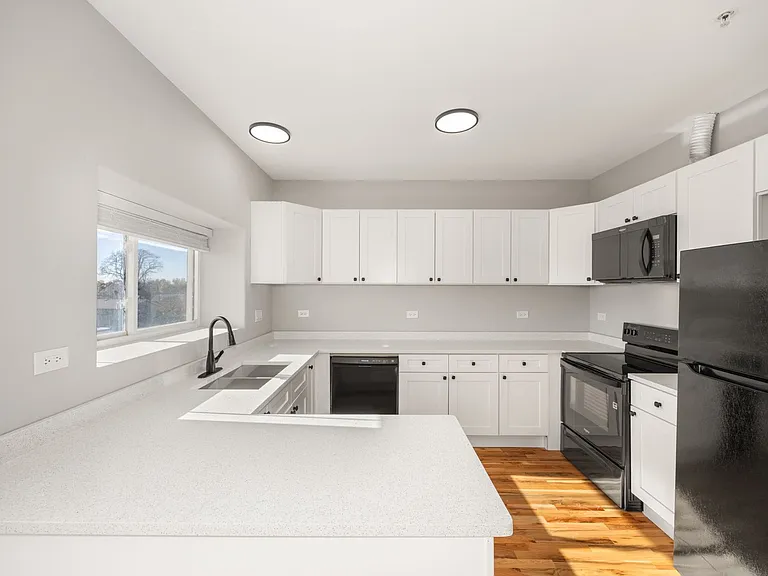 2300 S Central Ave #11 — Photo 6