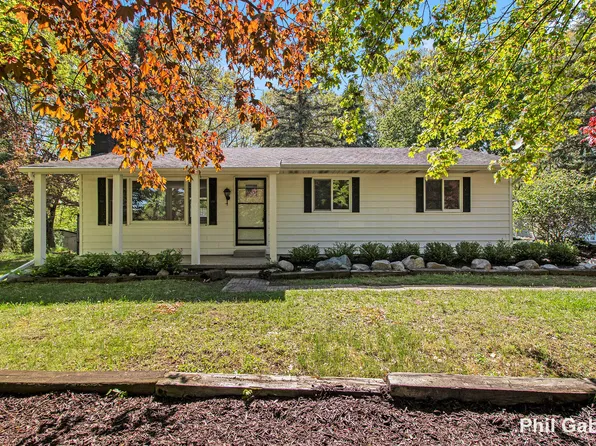 7265 Packer Dr NE, Belmont, MI 49306