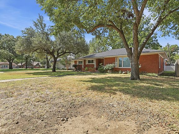 4th image of 618 Bellevue Dr