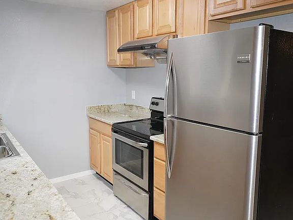 5th image of 9805 N Lake Dr SW #A