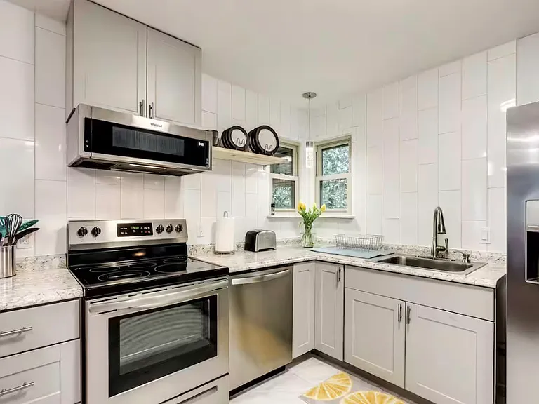 3572 W 4th St — Photo 5