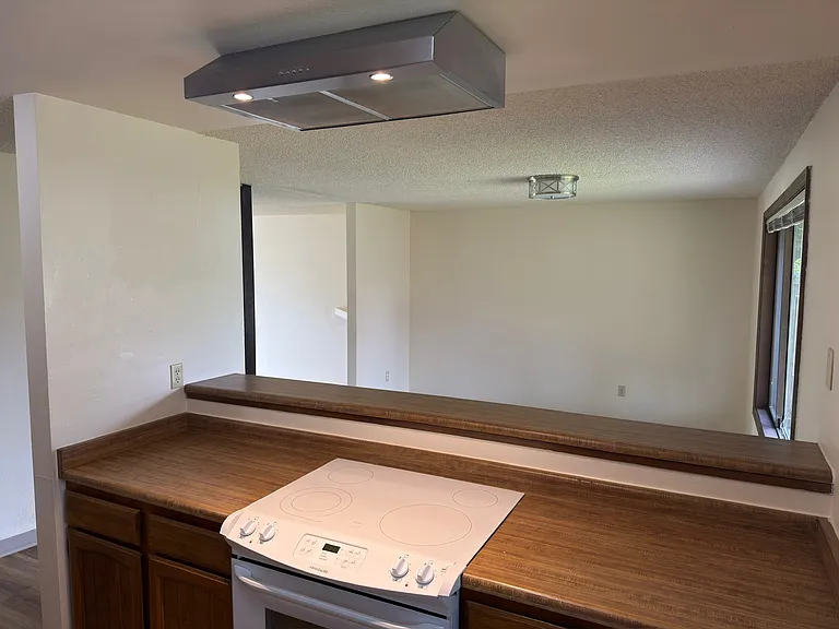1936 Hutchins Cir — Photo 16