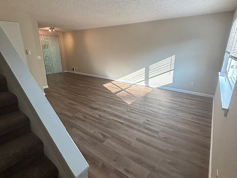 1634 S Kent Des Moines Rd #B — Photo 2