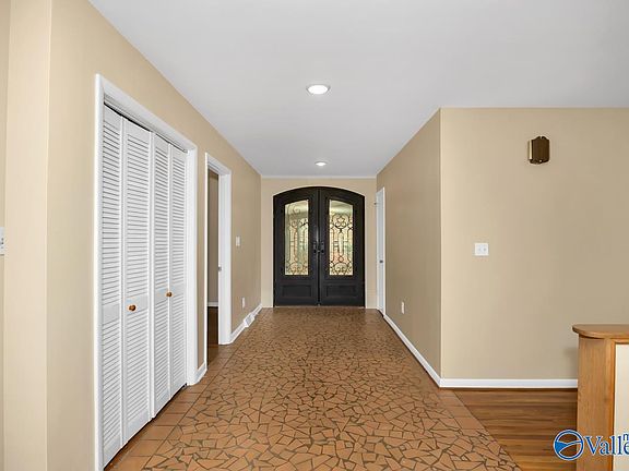 4th image of 3202 Panorama Dr SE