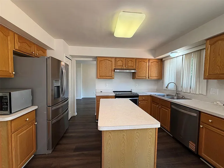 7043 Foxridge Dr — Photo 9