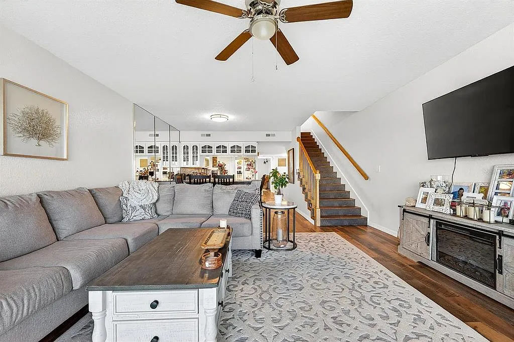 3 bed, 3.0 bath, 2238 sqft, $3,900 — Photo 4