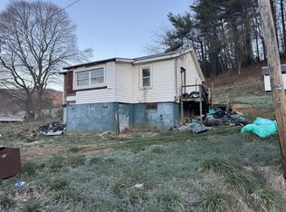 175 Old Long Branch Rd, Mount Hope, WV 25880