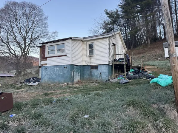 175 Old Long Branch Rd, Mount Hope, WV 25880