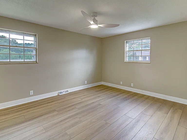 9521 Mobile Dr — Photo 22