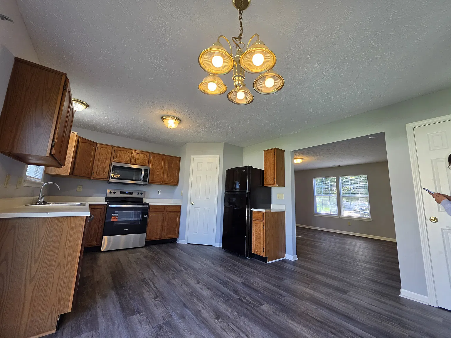 3 bed, 2.5 bath, 1602 sqft, $1,795 — Photo 3