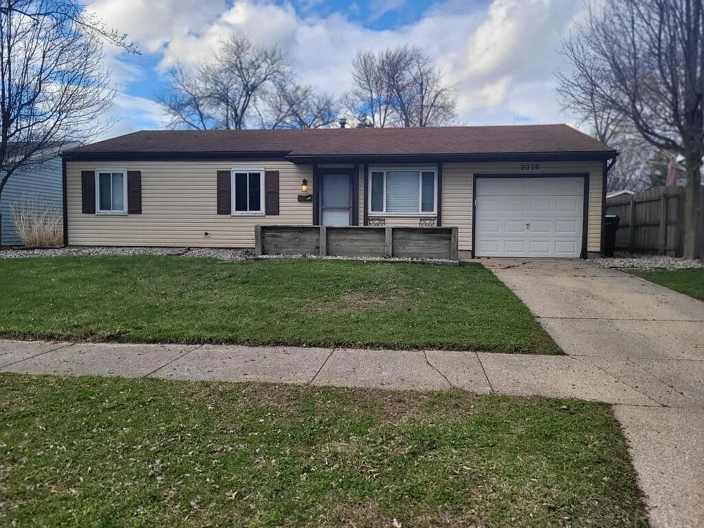 2015 Renfrew Dr photo 1