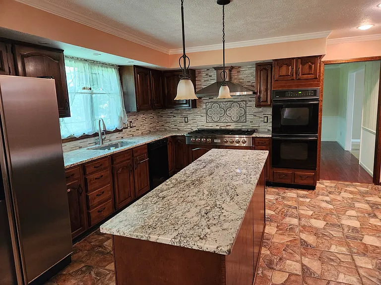 17115 Ridgefield Ct — Photo 5