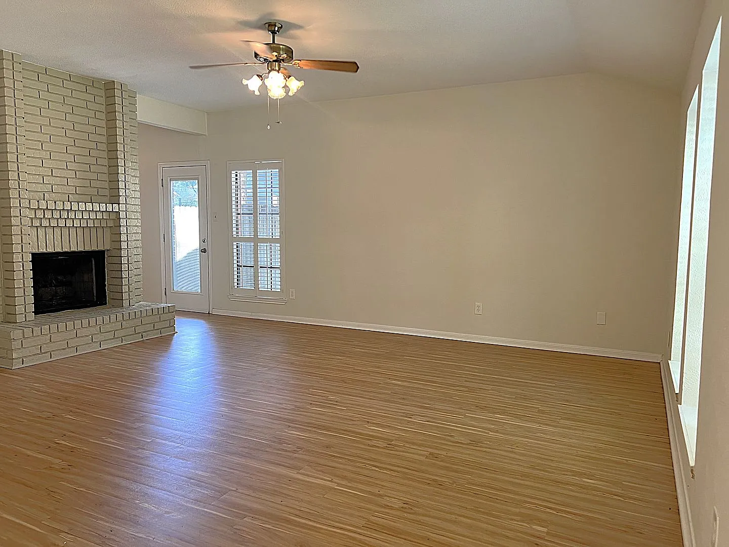 Home for Lease in the Heart of Kingwood — Photo 2