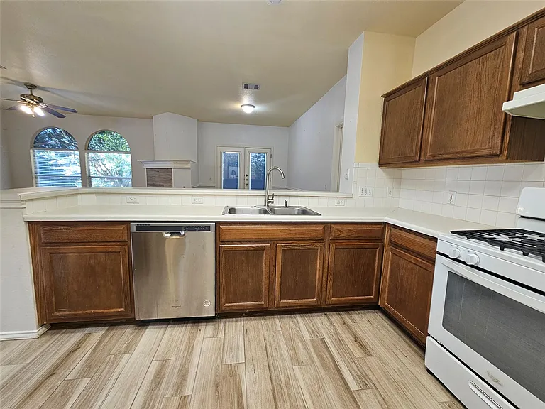 8506 Hillrock Dr — Photo 13