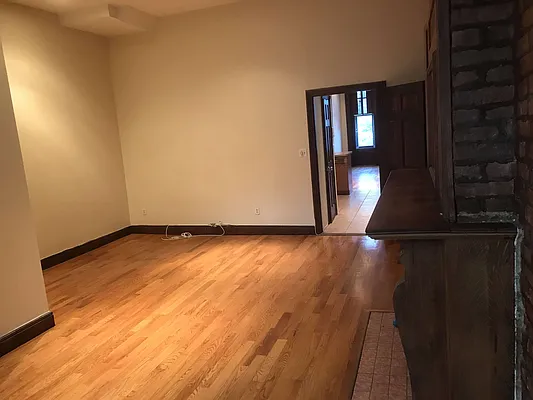 Rented by PLUSH REALTY Inc | media 18