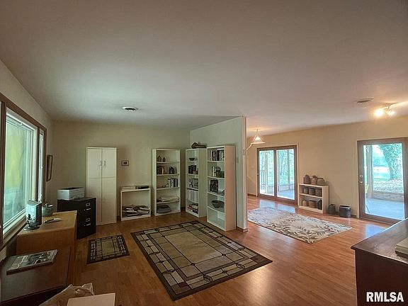 4th image of 194 Peachtree Ln