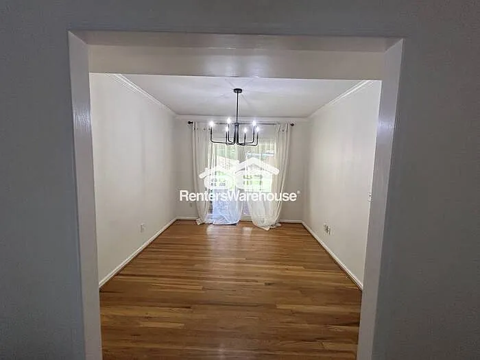 2501 Crestwood Cir — Photo 9
