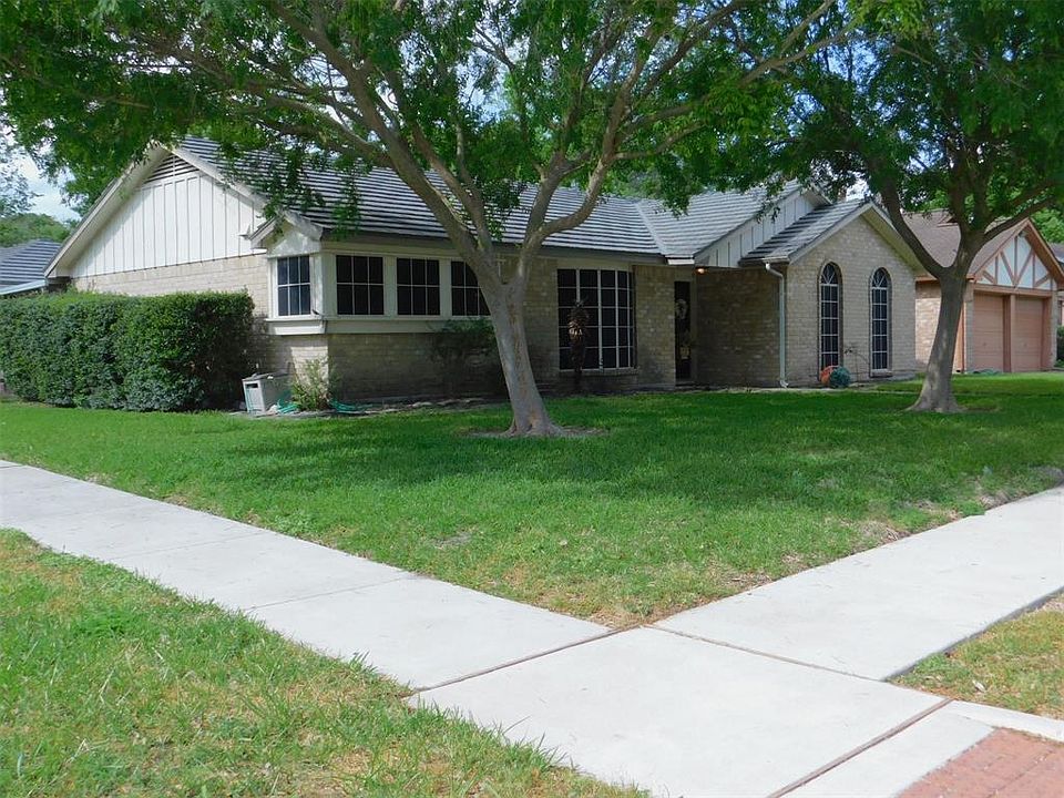 Nice shady corner lot