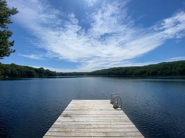 1140 Barrett Cir W, Carmel, NY 10512