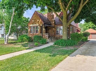 3722 S 56th St, Greenfield, WI 53220