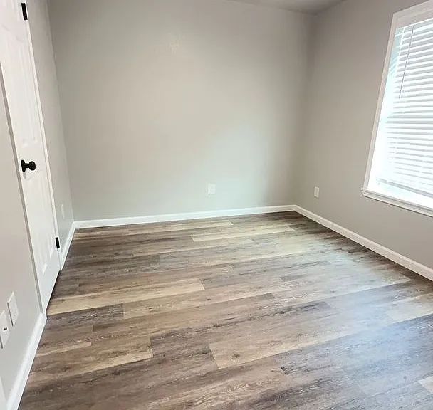 802 Samuel Dr — Photo 13