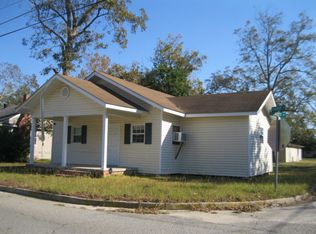 24 S River St, Claxton, GA 30417